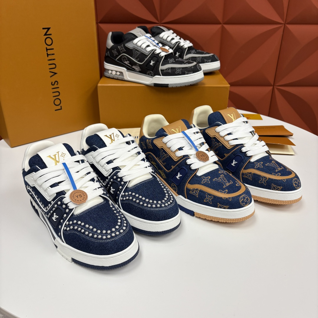 💋💍L家新品 L*V 路易～当季新品上架 TRAINER 系列运动鞋 官方 11,800 牛仔满印运动鞋