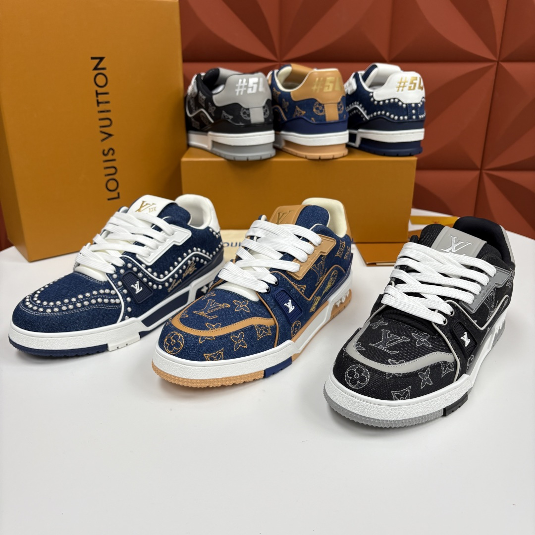 💋💍L家新品 L*V 路易～当季新品上架 TRAINER 系列运动鞋 官方 11,800 牛仔满印运动鞋