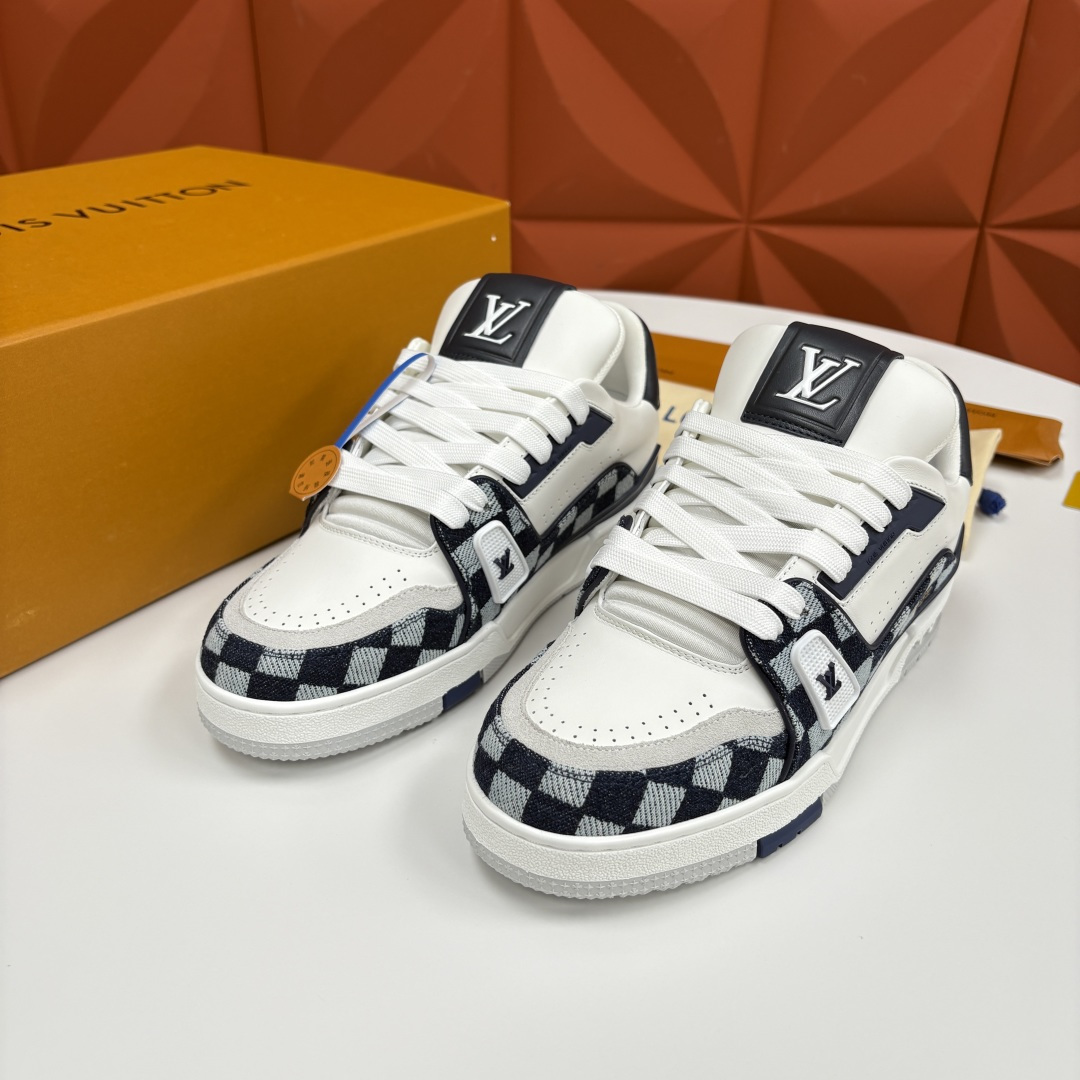 💋💍L家新品 L*V 路易～当季新品上架 TRAINER 系列运动鞋 官方 10,600 奢潮交融的复古