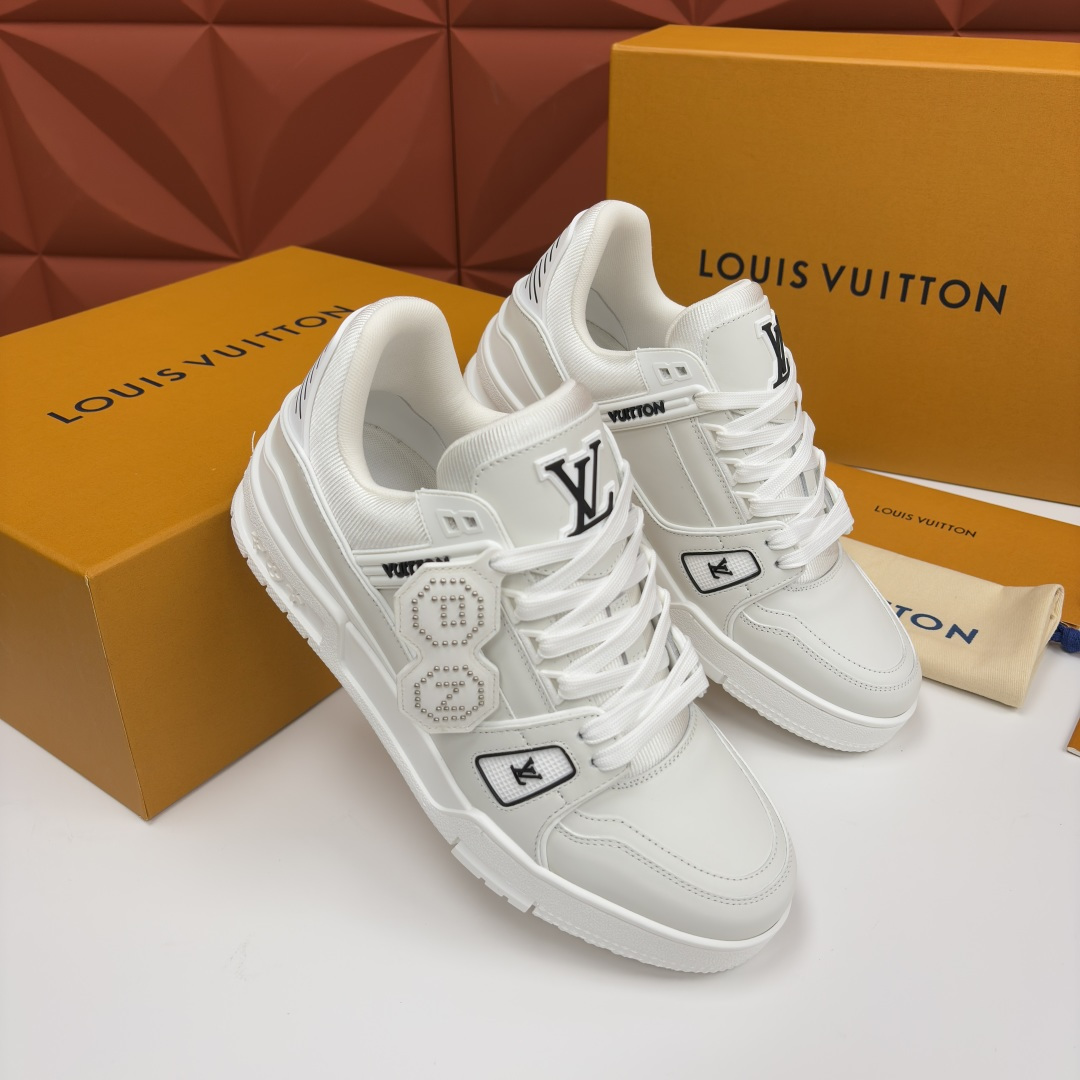 💋💍L家新品 L*V 路易～当季新品上架 TRAINER 系列运动鞋 官方 10,600 潮奢基因与复古