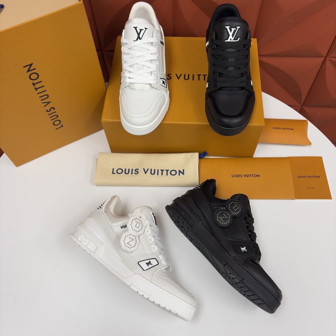 💋💍L家新品 L*V 路易～当季新品上架 TRAINER 系列运动鞋 官方 10,600 潮奢基因与复古