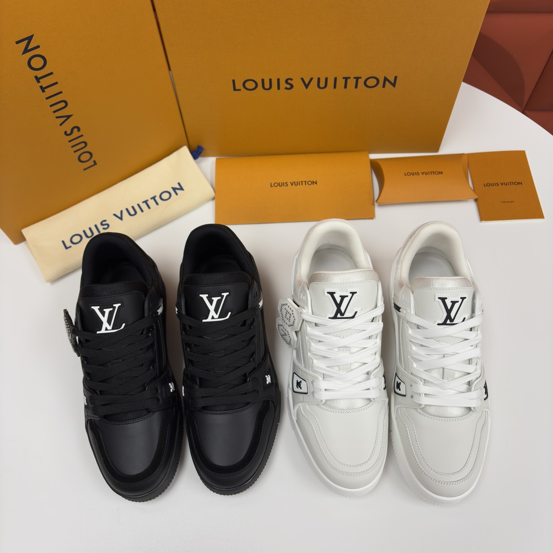 💋💍L家新品 L*V 路易～当季新品上架 TRAINER 系列运动鞋 官方 10,600 潮奢基因与复古