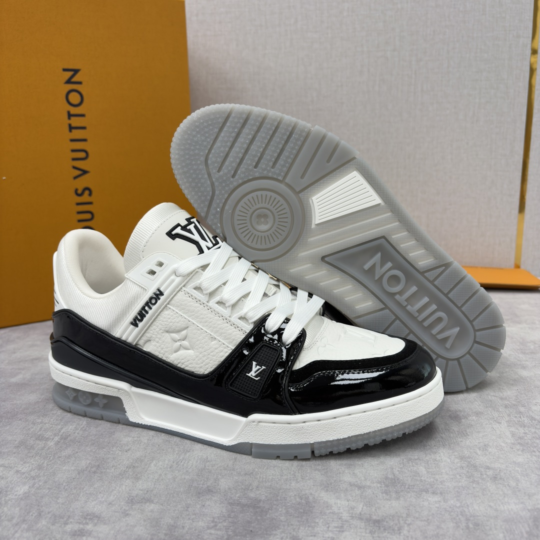 💋💍L家新品 L*V 路易～当季新品上架 TRAINER 系列运动鞋 官方 10,300 黑白拼接运动鞋