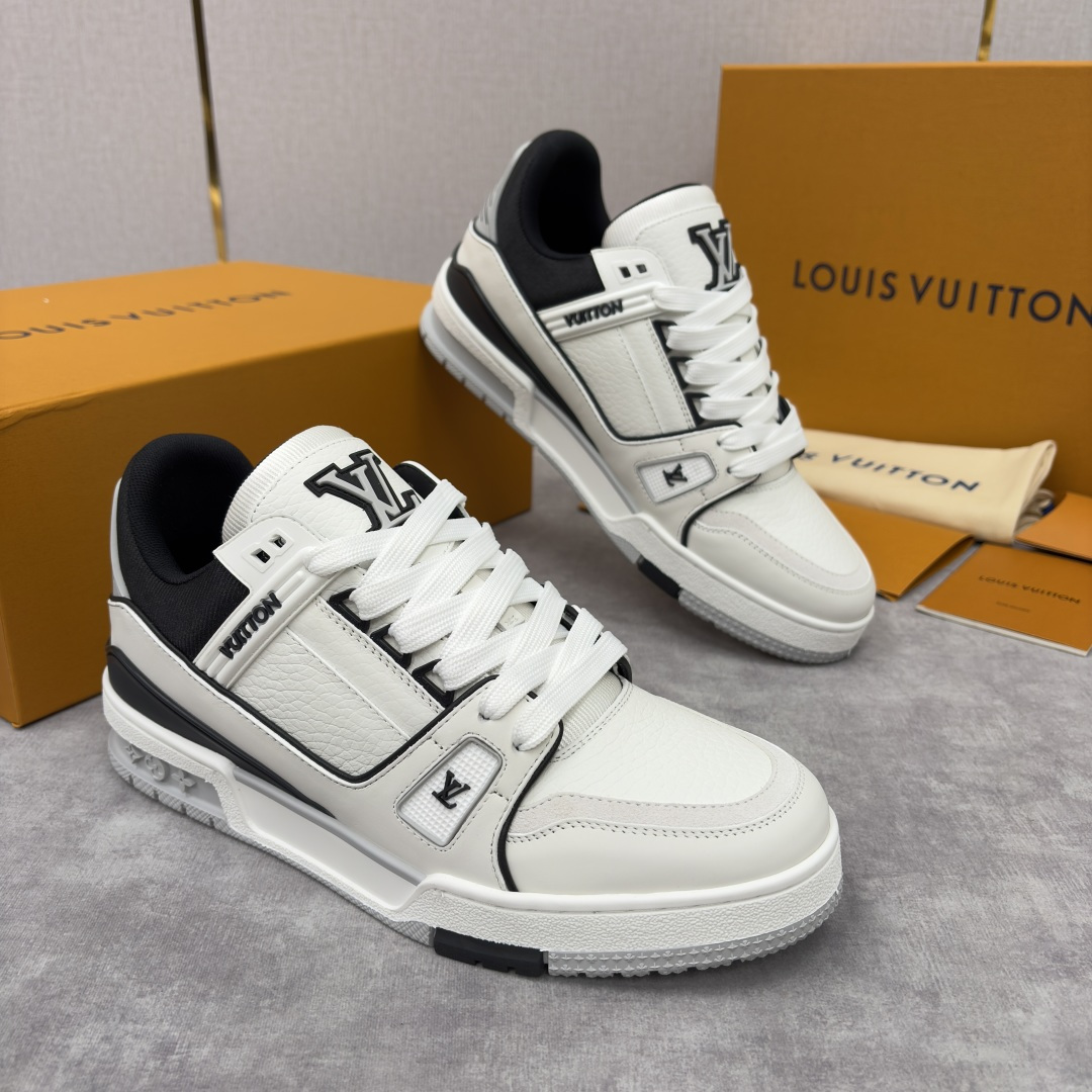 💋💍L家新品 L*V 路易～当季新品上架 TRAINER 系列运动鞋 官方 10,400 色彩狂想与复古