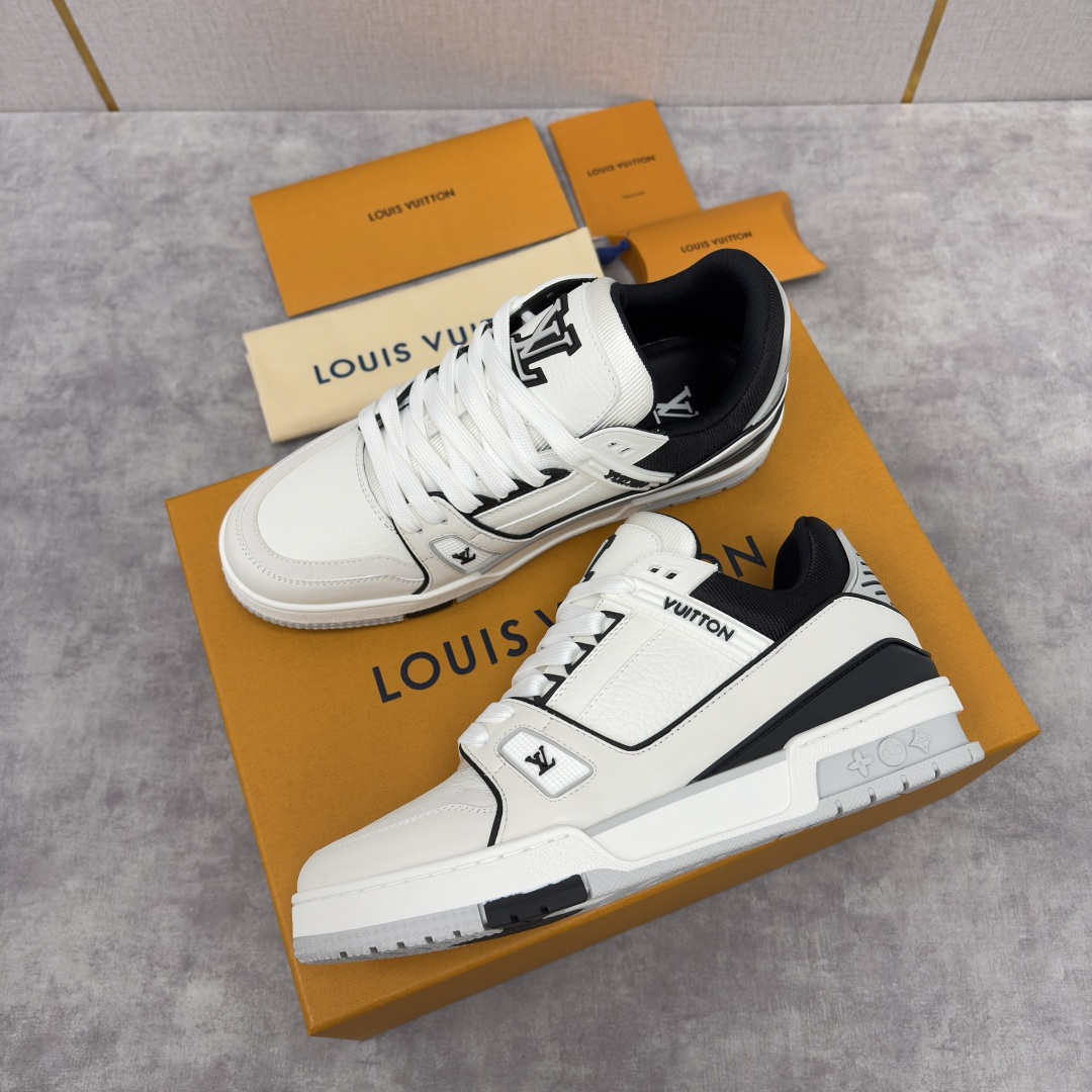 💋💍L家新品 L*V 路易～当季新品上架 TRAINER 系列运动鞋 官方 10,400 色彩狂想与复古