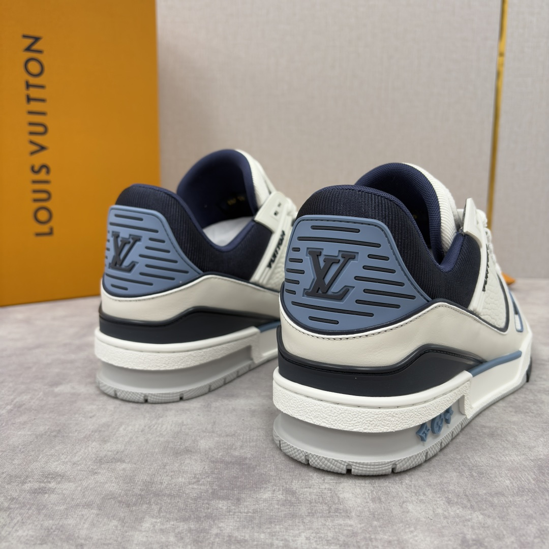 💋💍L家新品 L*V 路易～当季新品上架 TRAINER 系列运动鞋 官方 10,400 色彩狂想与复古