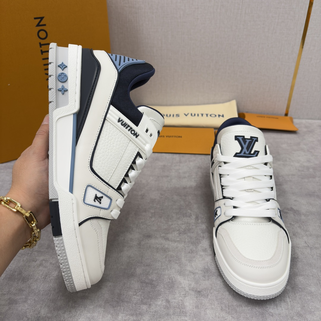 💋💍L家新品 L*V 路易～当季新品上架 TRAINER 系列运动鞋 官方 10,400 色彩狂想与复古