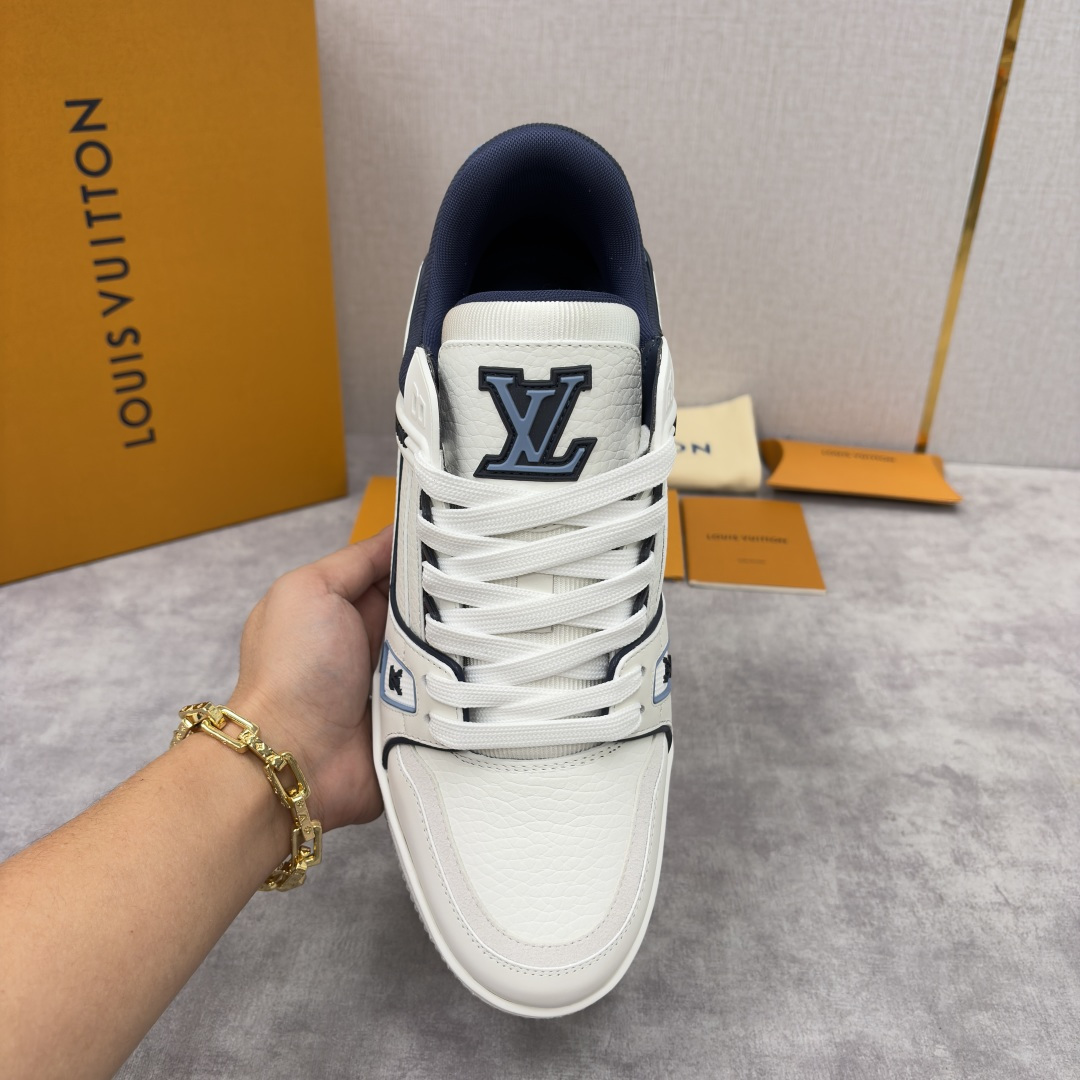 💋💍L家新品 L*V 路易～当季新品上架 TRAINER 系列运动鞋 官方 10,400 色彩狂想与复古