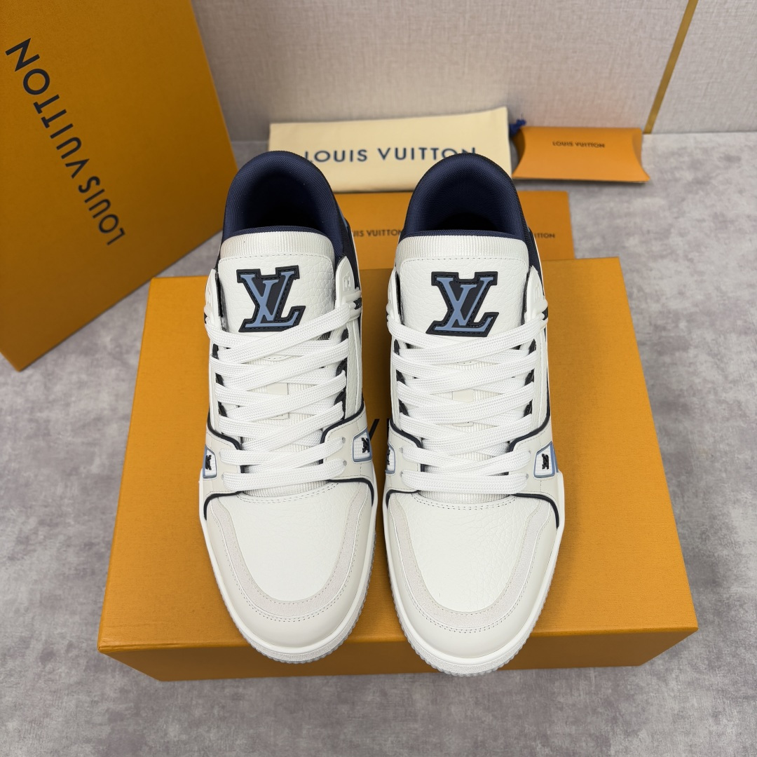 💋💍L家新品 L*V 路易～当季新品上架 TRAINER 系列运动鞋 官方 10,400 色彩狂想与复古