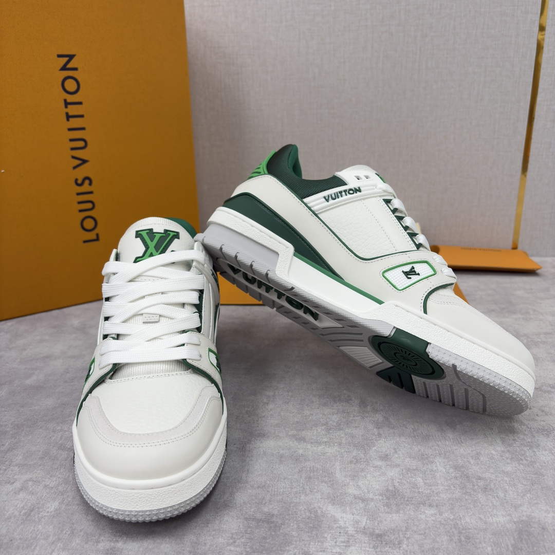 💋💍L家新品 L*V 路易～当季新品上架 TRAINER 系列运动鞋 官方 10,400 色彩狂想与复古