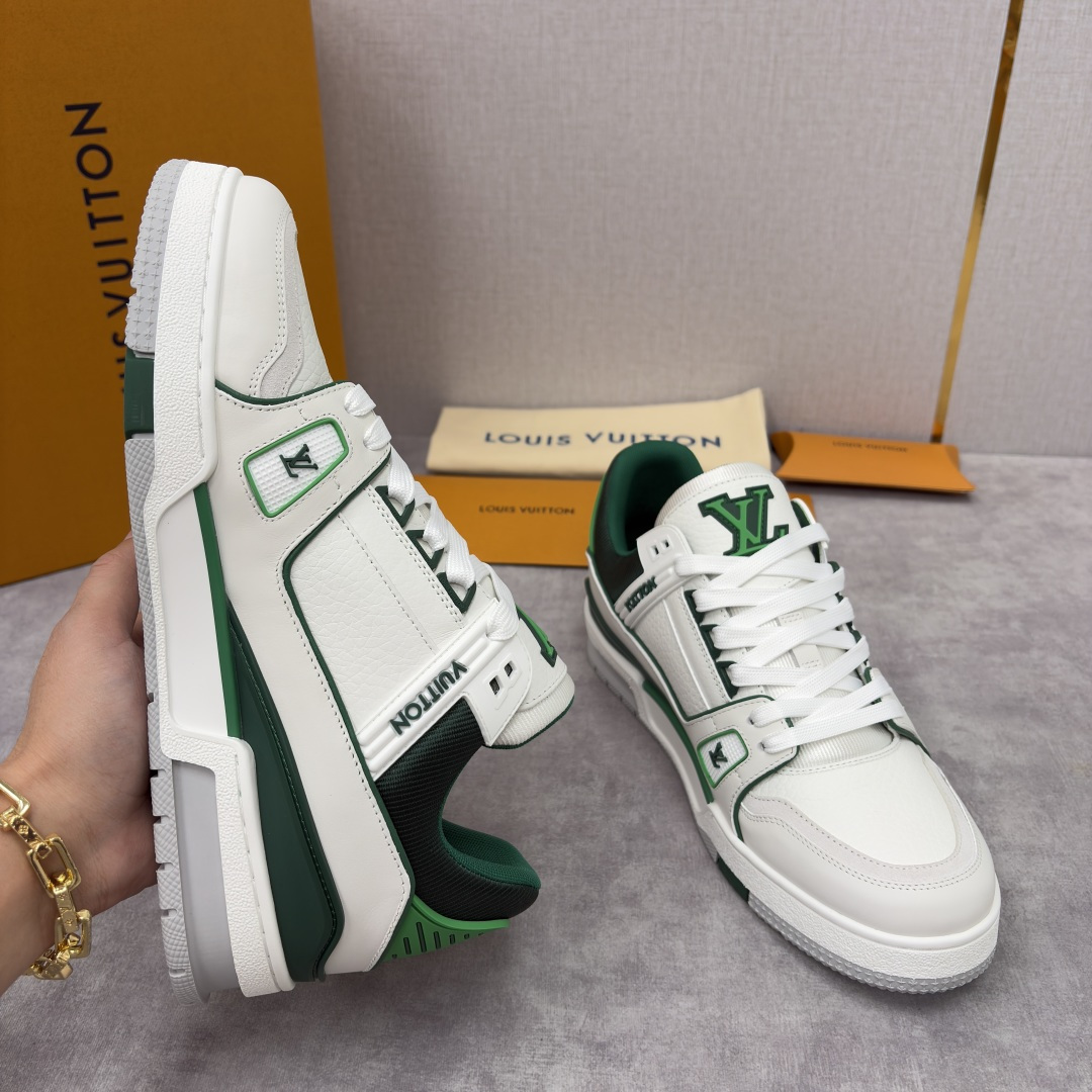 💋💍L家新品 L*V 路易～当季新品上架 TRAINER 系列运动鞋 官方 10,400 色彩狂想与复古