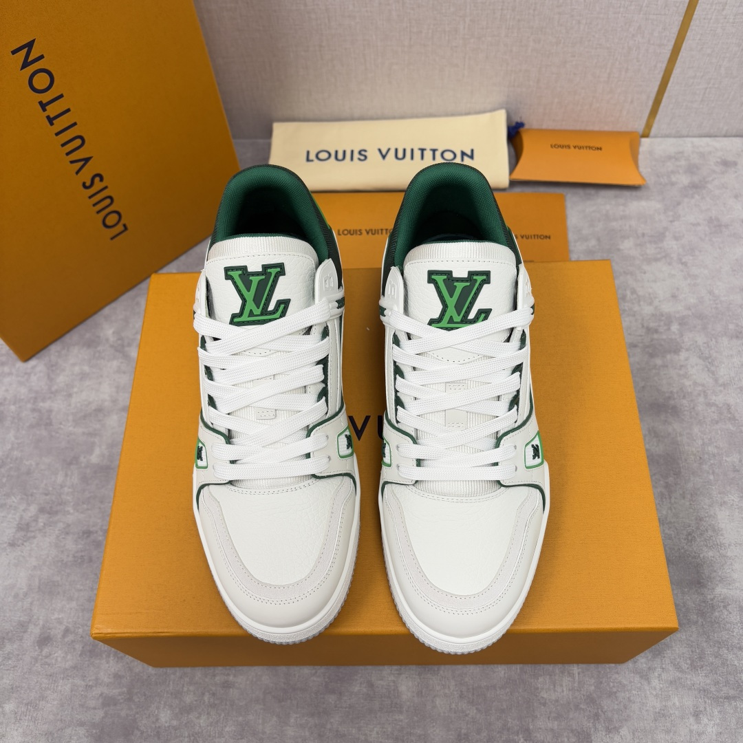 💋💍L家新品 L*V 路易～当季新品上架 TRAINER 系列运动鞋 官方 10,400 色彩狂想与复古