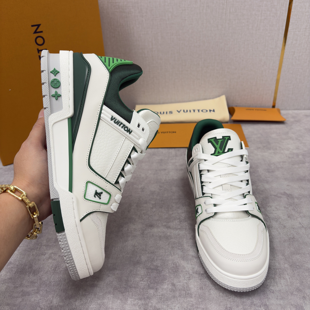 💋💍L家新品 L*V 路易～当季新品上架 TRAINER 系列运动鞋 官方 10,400 色彩狂想与复古