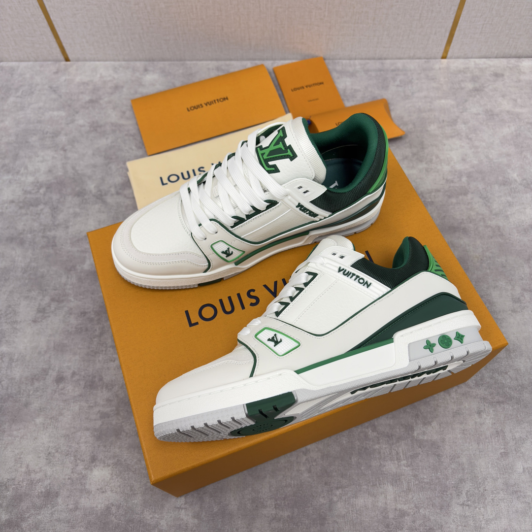 💋💍L家新品 L*V 路易～当季新品上架 TRAINER 系列运动鞋 官方 10,400 色彩狂想与复古