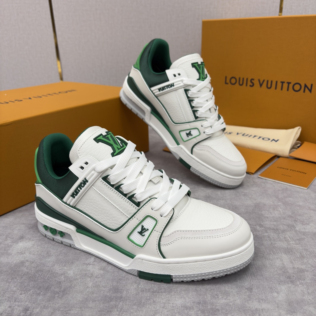 💋💍L家新品 L*V 路易～当季新品上架 TRAINER 系列运动鞋 官方 10,400 色彩狂想与复古