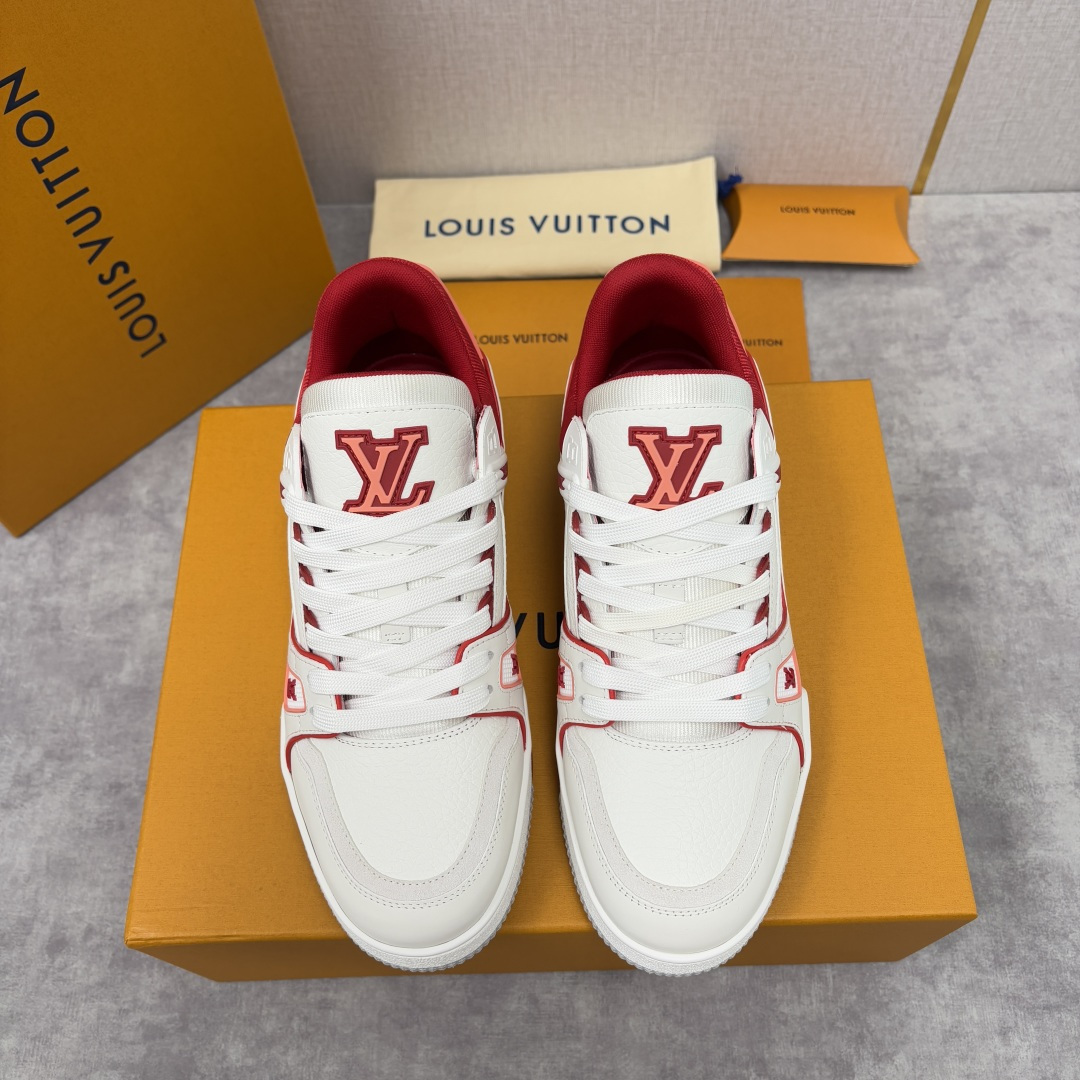 💋💍L家新品 L*V 路易～当季新品上架 TRAINER 系列运动鞋 官方 10,400 色彩狂想与复古