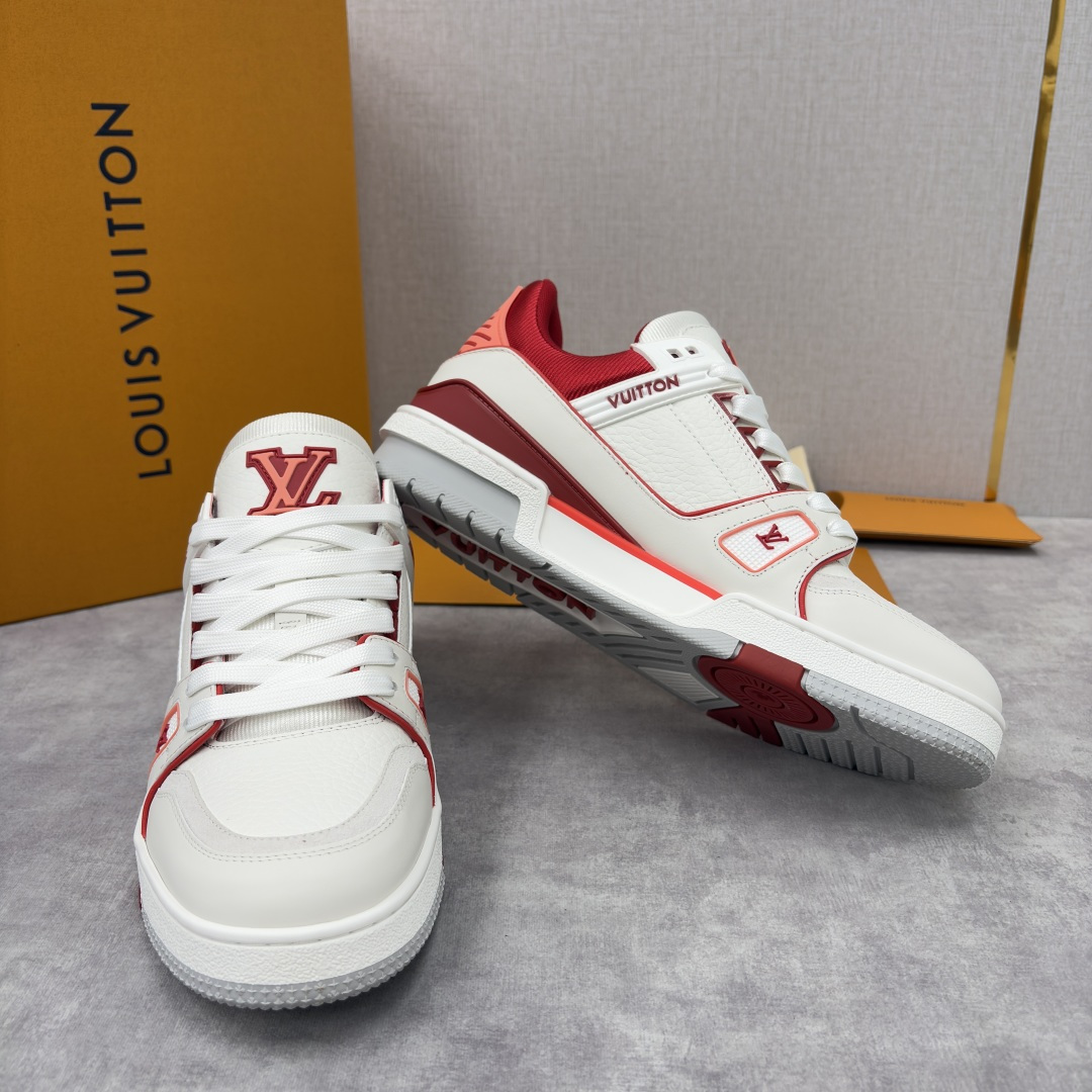 💋💍L家新品 L*V 路易～当季新品上架 TRAINER 系列运动鞋 官方 10,400 色彩狂想与复古