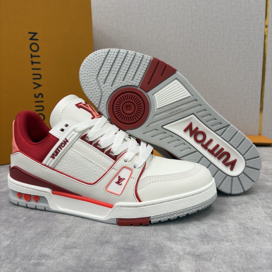 💋💍L家新品 L*V 路易～当季新品上架 TRAINER 系列运动鞋 官方 10,400 色彩狂想与复古