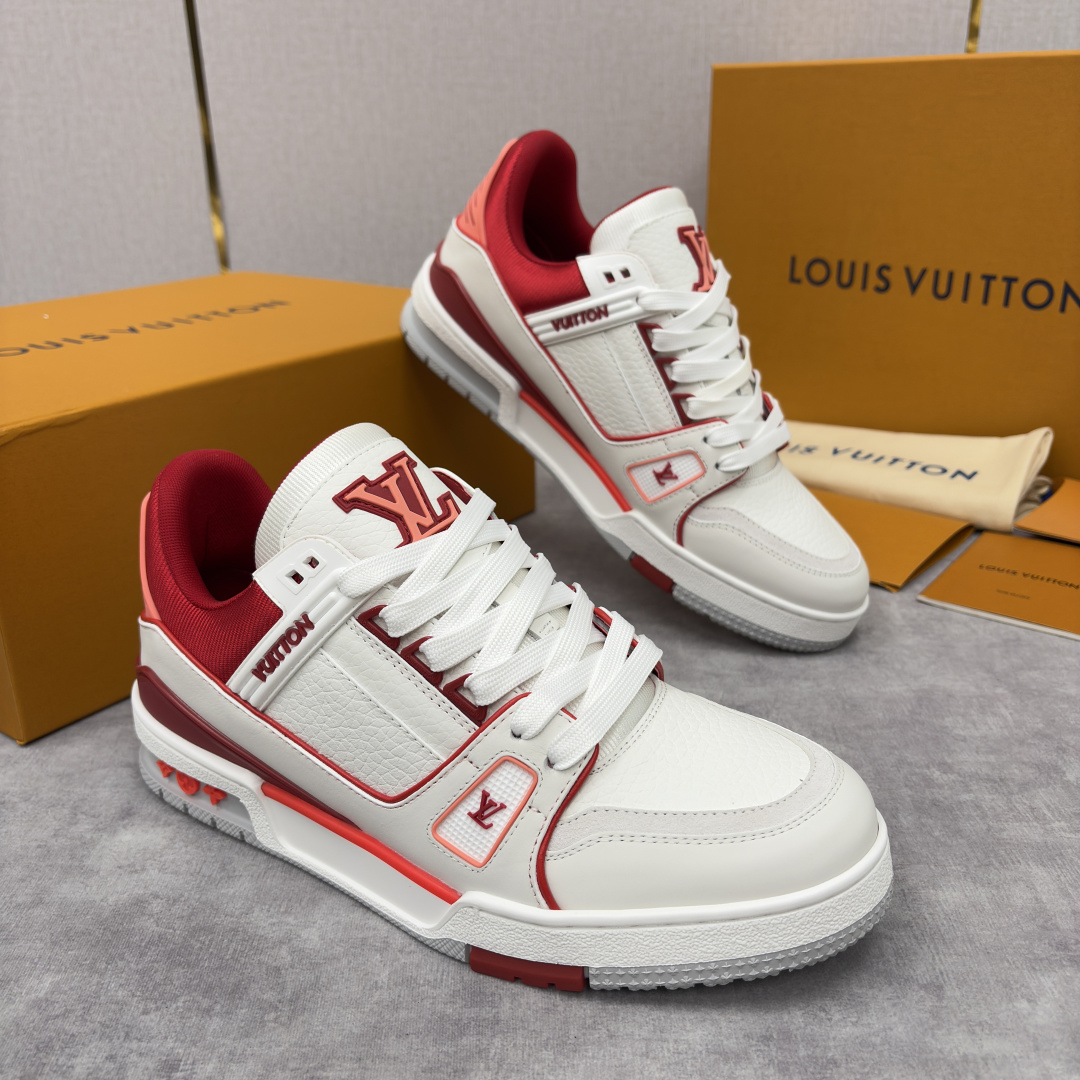 💋💍L家新品 L*V 路易～当季新品上架 TRAINER 系列运动鞋 官方 10,400 色彩狂想与复古