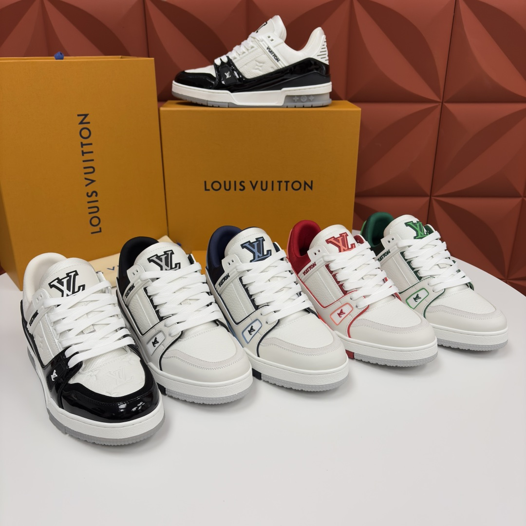 💋💍L家新品 L*V 路易～当季新品上架 TRAINER 系列运动鞋 官方 10,400 色彩狂想与复古