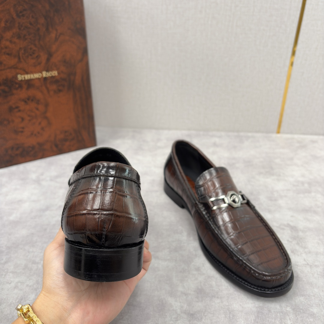 💋💍Stefano-ricci 史蒂*芬新品 乐福鞋皮鞋 鳄鱼纹🐊压纹牛皮手工改色擦色而成 ，鞋面的标志