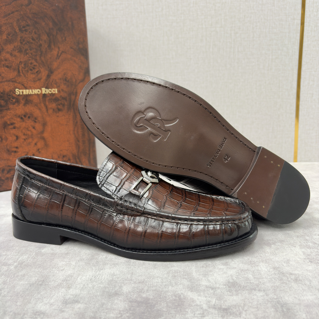 💋💍Stefano-ricci 史蒂*芬新品 乐福鞋皮鞋 鳄鱼纹🐊压纹牛皮手工改色擦色而成 ，鞋面的标志