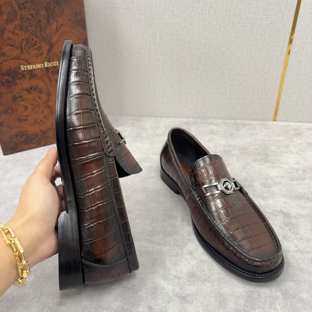 💋💍Stefano-ricci 史蒂*芬新品 乐福鞋皮鞋 鳄鱼纹🐊压纹牛皮手工改色擦色而成 ，鞋面的标志
