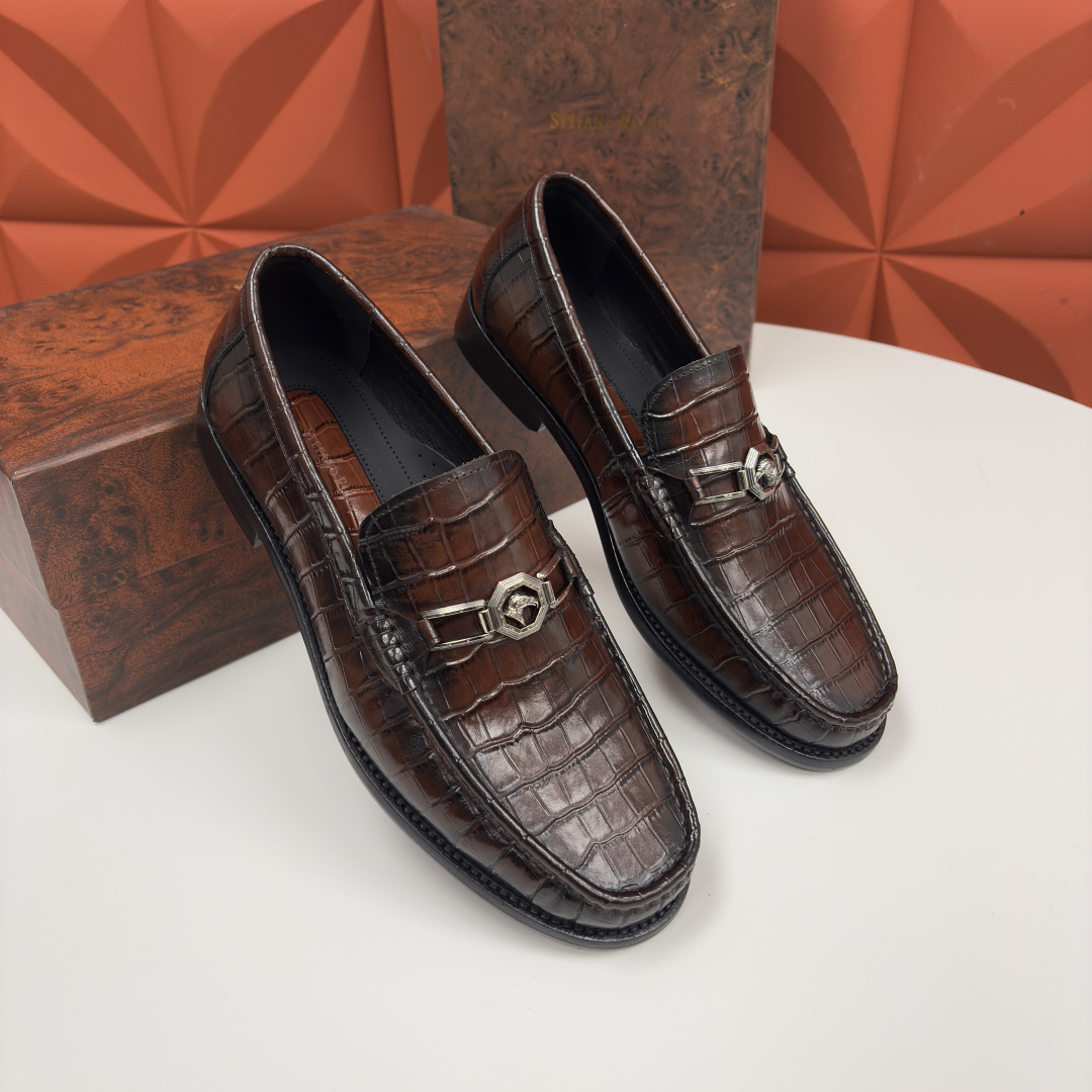 💋💍Stefano-ricci 史蒂*芬新品 乐福鞋皮鞋 鳄鱼纹🐊压纹牛皮手工改色擦色而成 ，鞋面的标志