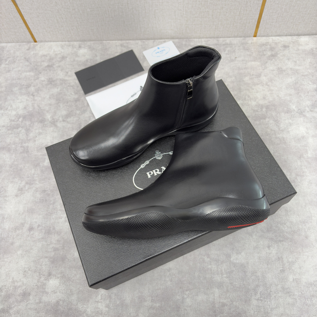 💋💍P家新品 Prad* 普拉-达 男士中邦踝靴 套穿式设计短靴 莞产顶级猛货 这款皮靴鞋面甄选意大利小