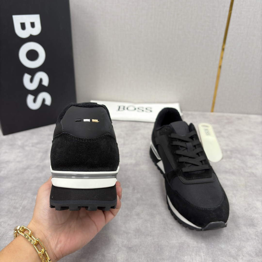 💋💍BOSS 男士新款 复古休闲拼接运动鞋跑鞋上新 HUGO BOS* 家这双织物运动鞋组合制成，真的把