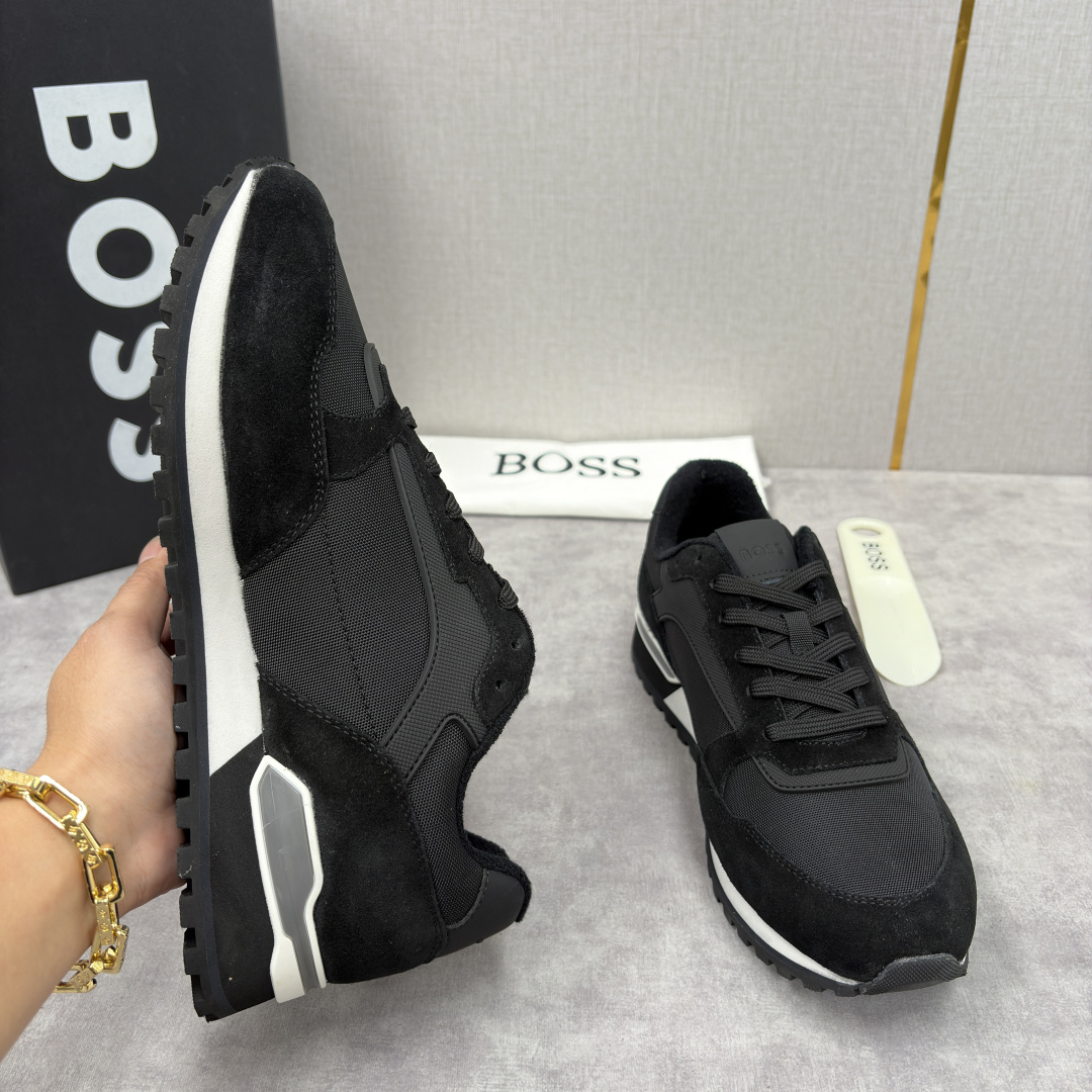 💋💍BOSS 男士新款 复古休闲拼接运动鞋跑鞋上新 HUGO BOS* 家这双织物运动鞋组合制成，真的把