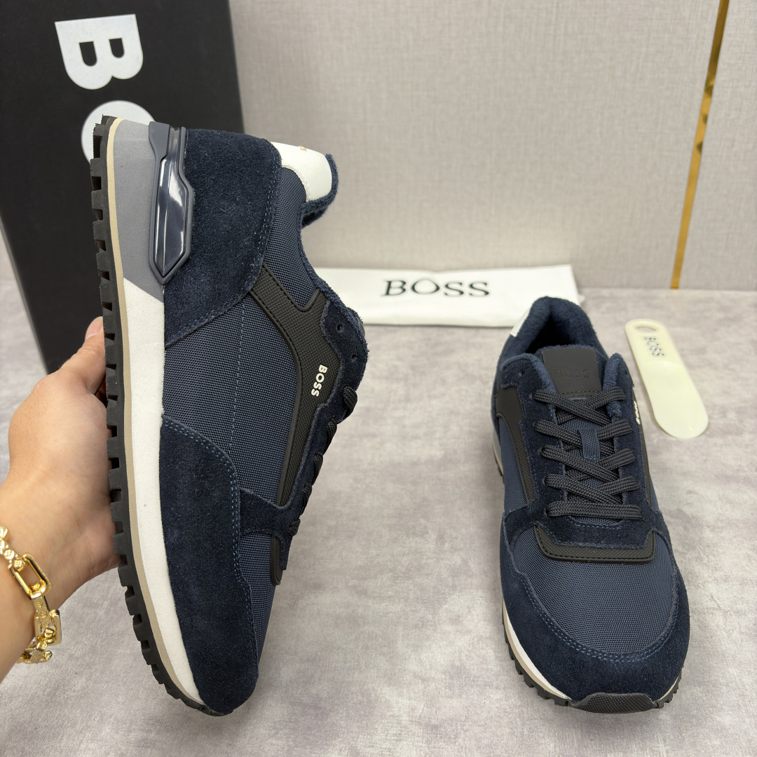 💋💍BOSS 男士新款 复古休闲拼接运动鞋跑鞋上新 HUGO BOS* 家这双织物运动鞋组合制成，真的把