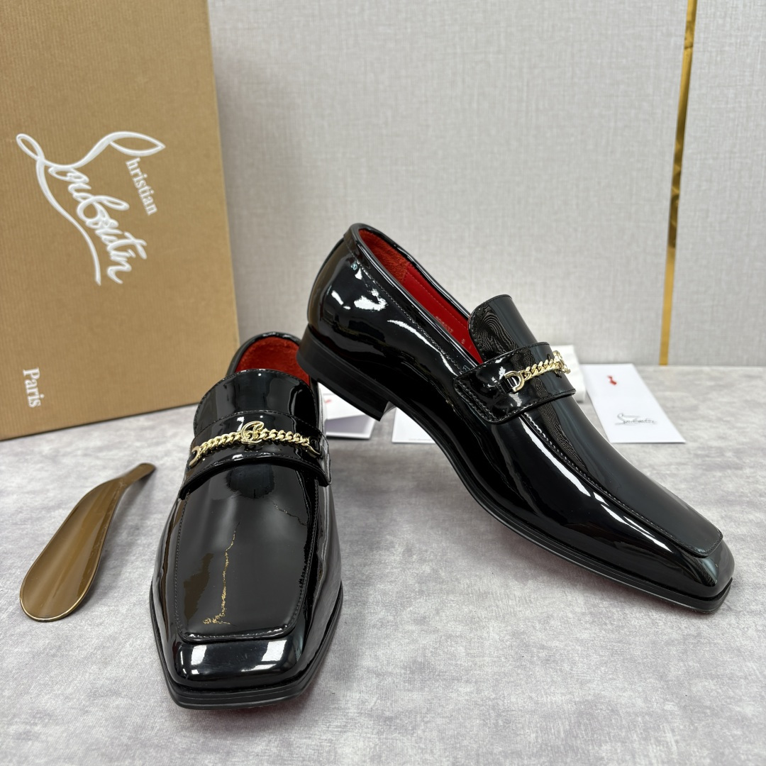 💋💍 CL 新品男士正装鞋乐福皮鞋 Christia* Loubouti* 红底鞋 金属链饰与红底基因的