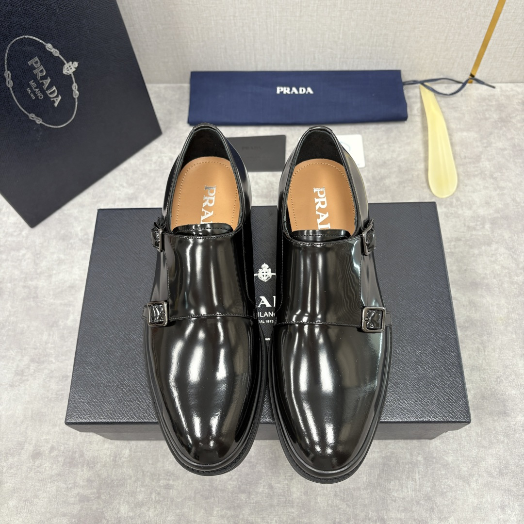 💋💍P家新品 普拉*达 PRAD* 官方热卖新款男士厚底双排孟克鞋 复古优雅与先锋设计的奢华交响 此款厚