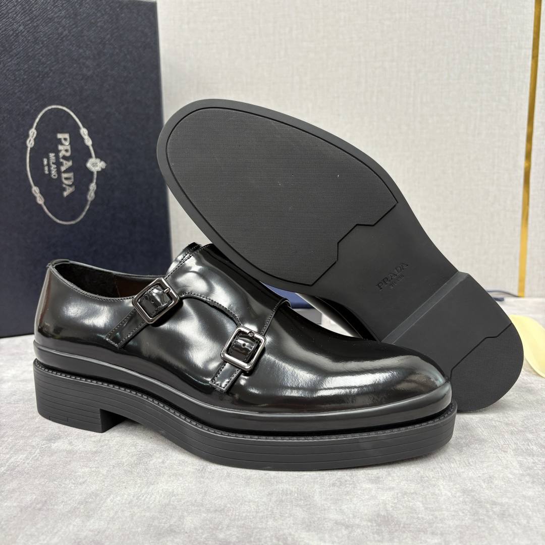 💋💍P家新品 普拉*达 PRAD* 官方热卖新款男士厚底双排孟克鞋 复古优雅与先锋设计的奢华交响 此款厚