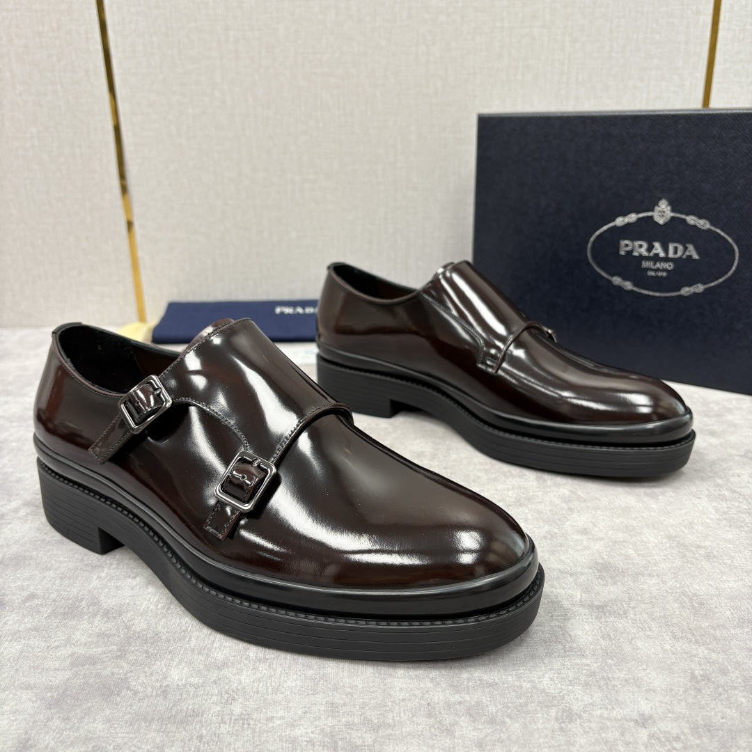 💋💍P家新品 普拉*达 PRAD* 官方热卖新款男士厚底双排孟克鞋 复古优雅与先锋设计的奢华交响 此款厚