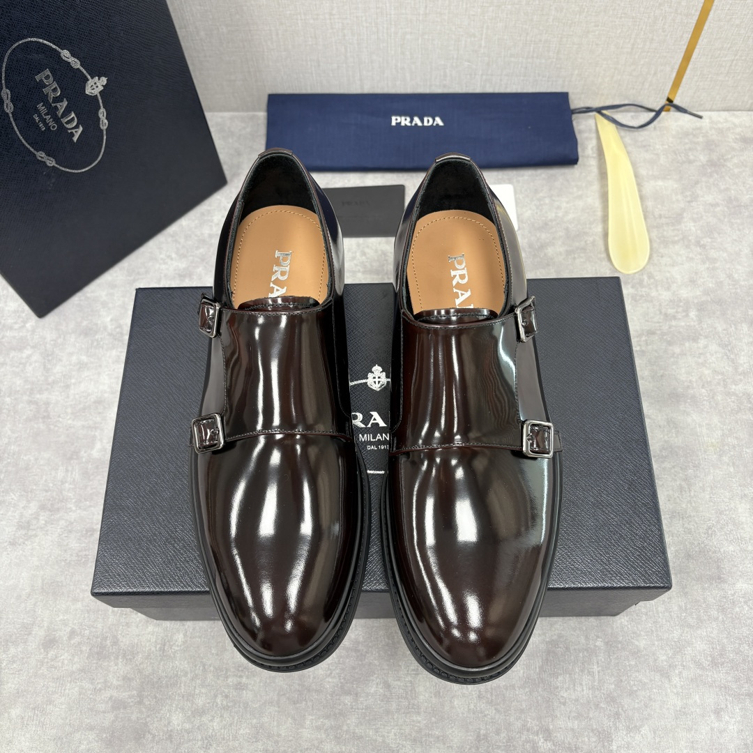 💋💍P家新品 普拉*达 PRAD* 官方热卖新款男士厚底双排孟克鞋 复古优雅与先锋设计的奢华交响 此款厚