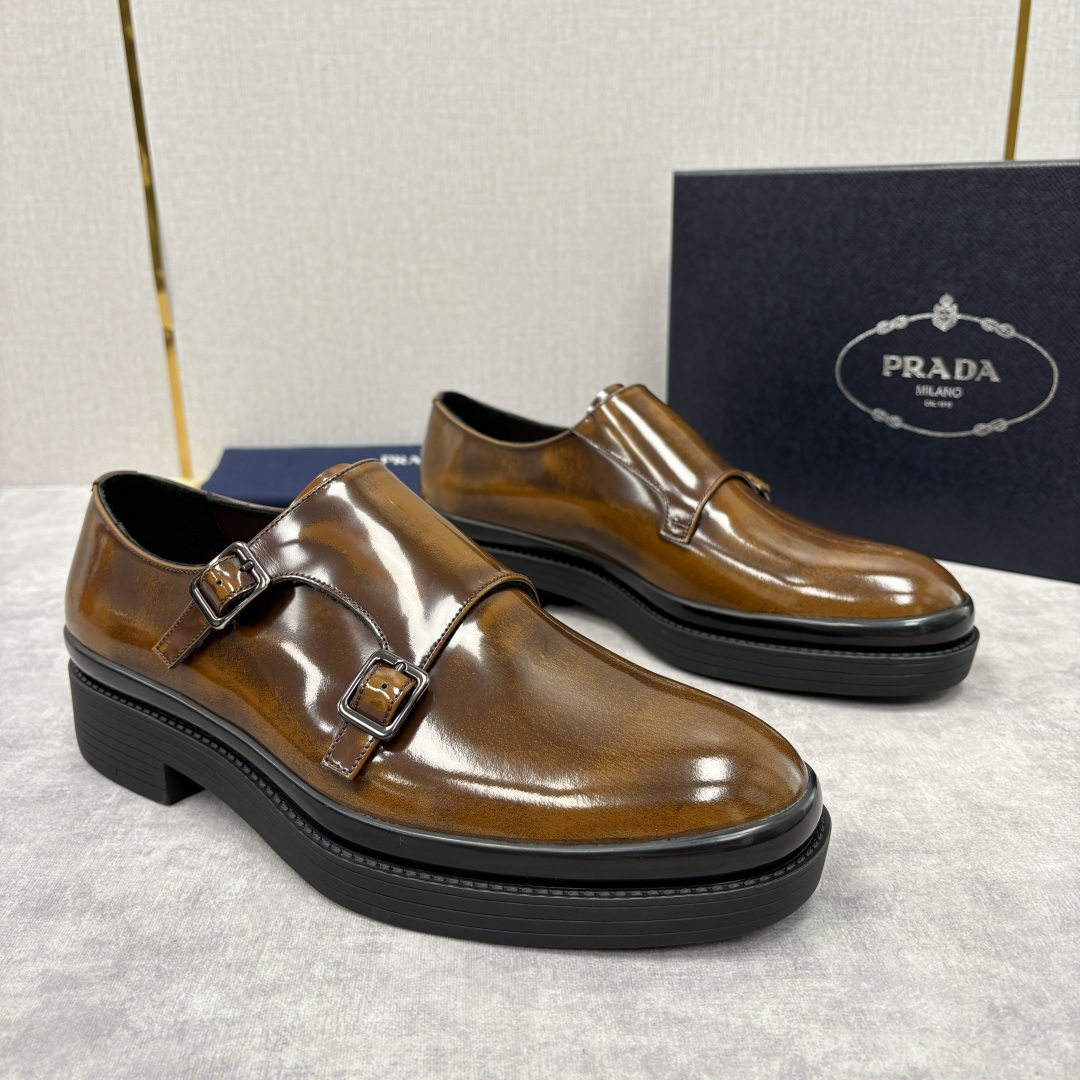 💋💍P家新品 普拉*达 PRAD* 官方热卖新款男士厚底双排孟克鞋 复古优雅与先锋设计的奢华交响 此款厚