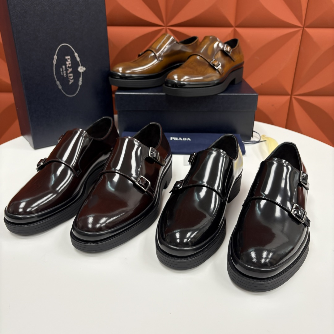 💋💍P家新品 普拉*达 PRAD* 官方热卖新款男士厚底双排孟克鞋 复古优雅与先锋设计的奢华交响 此款厚