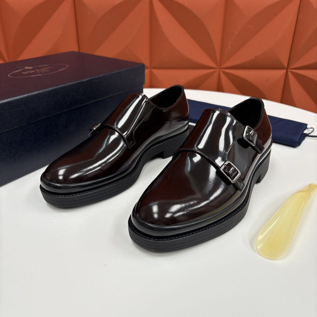 💋💍P家新品 普拉*达 PRAD* 官方热卖新款男士厚底双排孟克鞋 复古优雅与先锋设计的奢华交响 此款厚