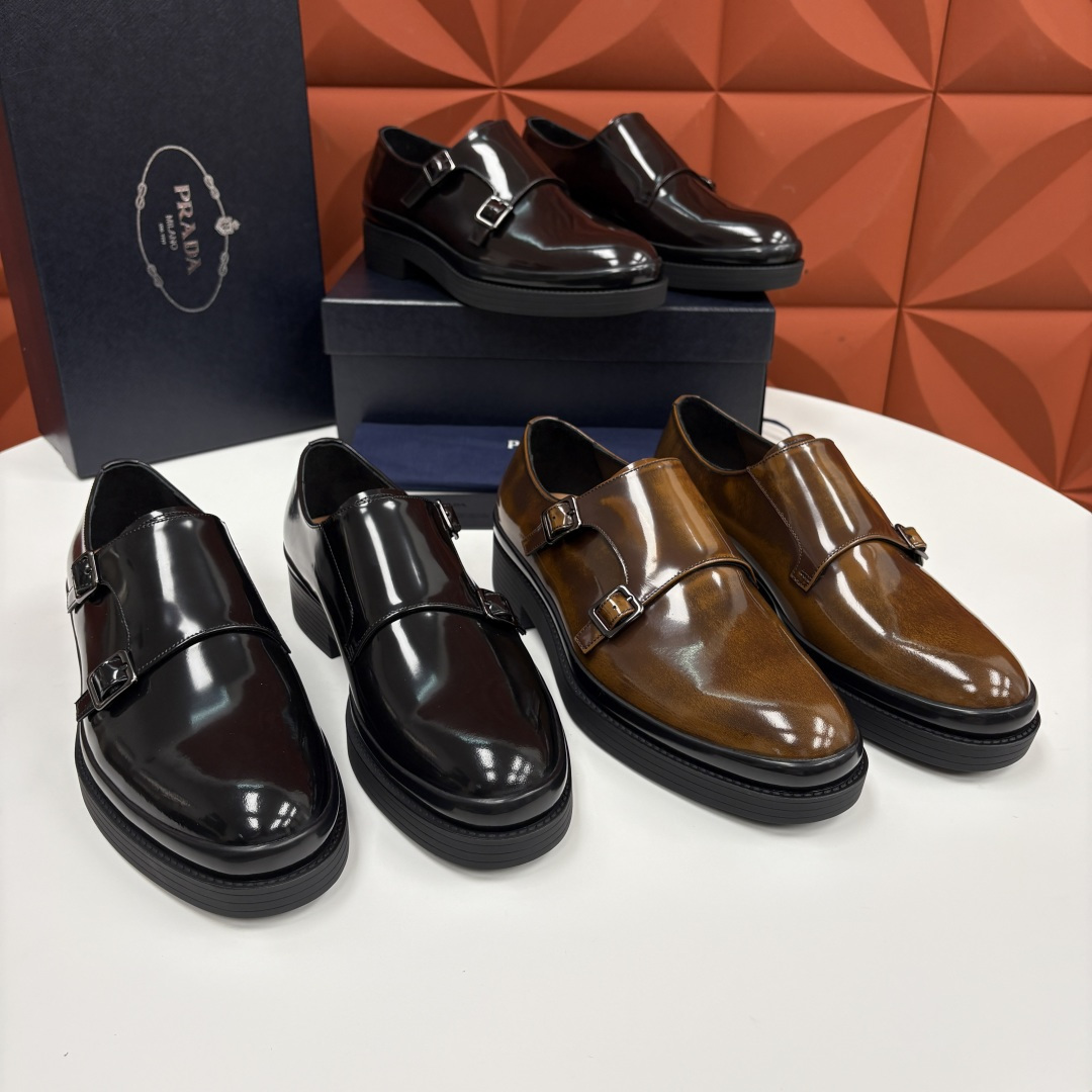 💋💍P家新品 普拉*达 PRAD* 官方热卖新款男士厚底双排孟克鞋 复古优雅与先锋设计的奢华交响 此款厚