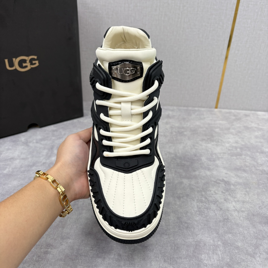 💋💍UGG 新品 男士时尚休闲羊毛鞋！复古厚底老爹鞋 复古潮范与温暖舒适的冬日交响。 它打破了大众对UG