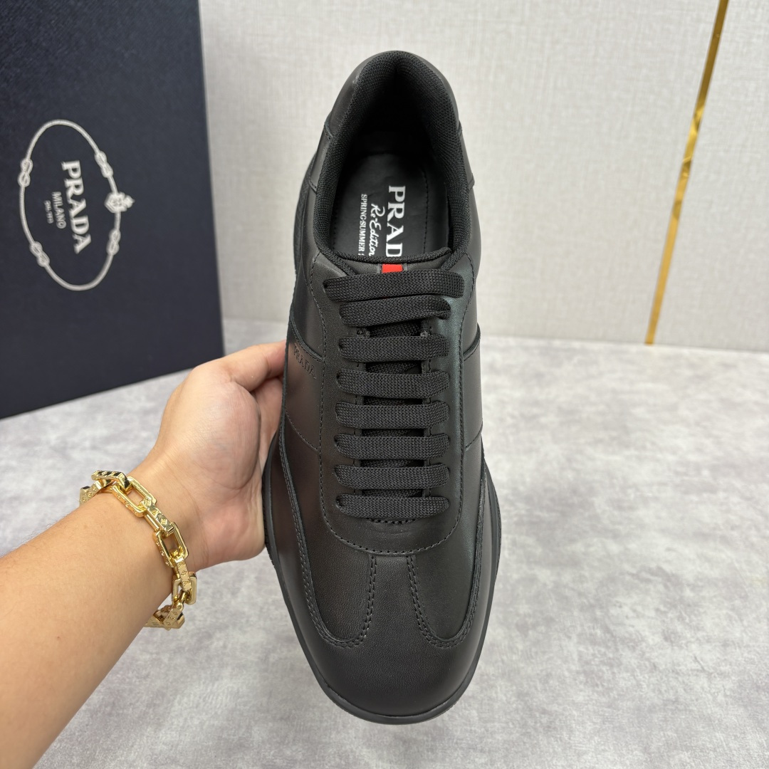 💋💍P 家新品 Prad* 普拉-达 秋季新款男士小牛皮运动鞋出货！ 莞产猛货。当意大利奢侈品牌的精工技