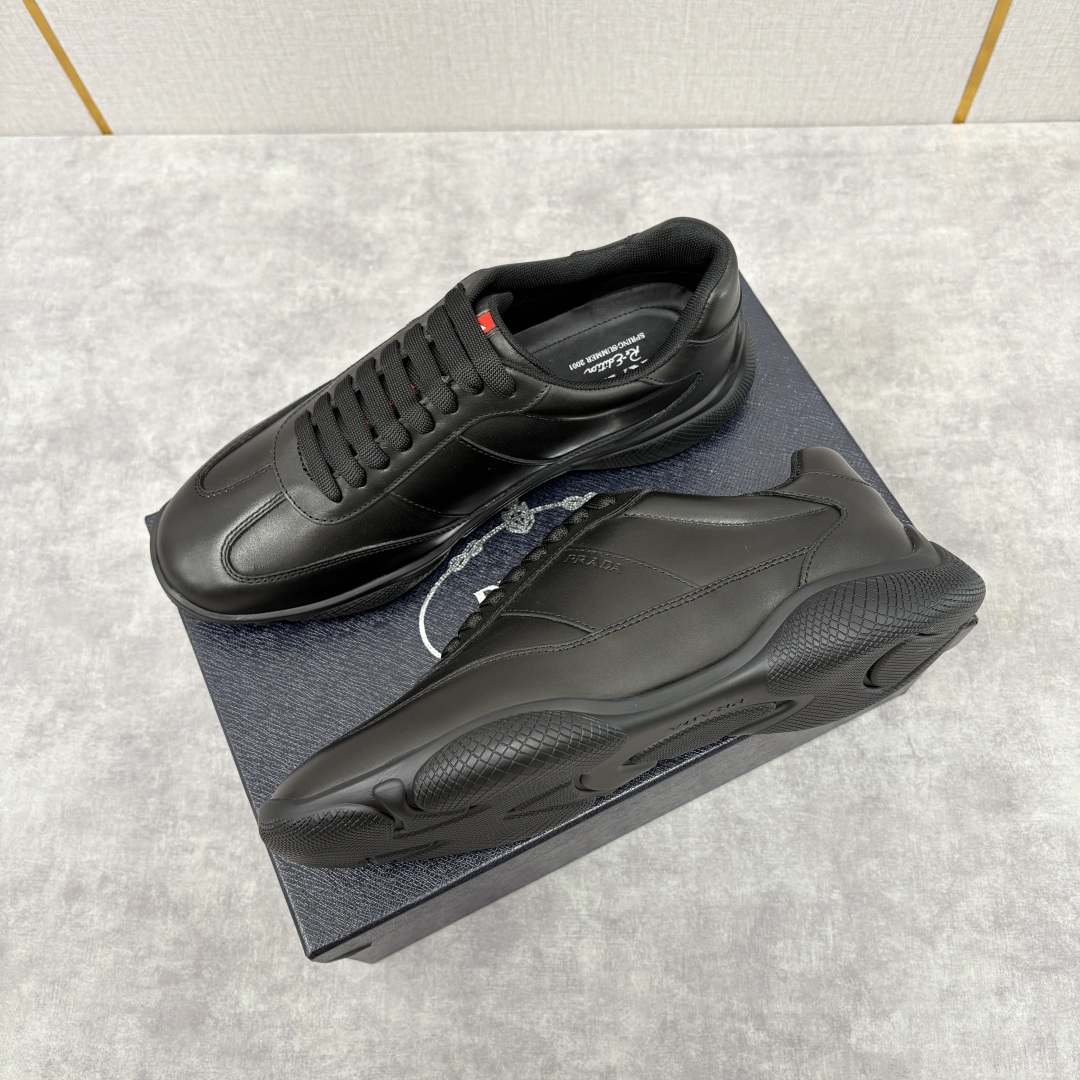 💋💍P 家新品 Prad* 普拉-达 秋季新款男士小牛皮运动鞋出货！ 莞产猛货。当意大利奢侈品牌的精工技