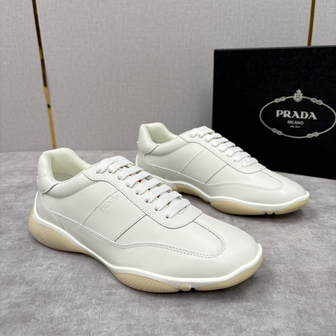 💋💍P 家新品 Prad* 普拉-达 秋季新款男士小牛皮运动鞋出货！ 莞产猛货。当意大利奢侈品牌的精工技