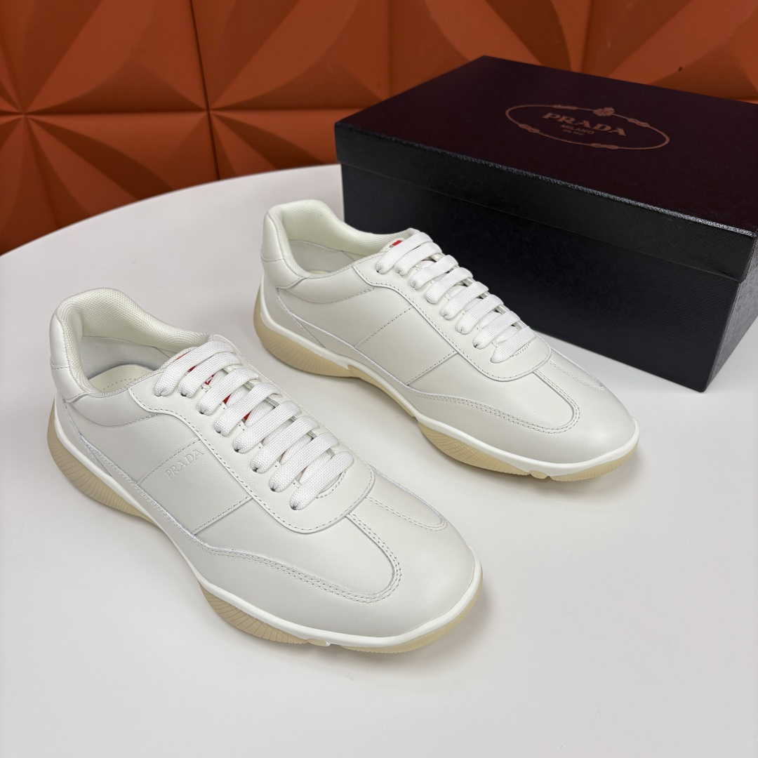 💋💍P 家新品 Prad* 普拉-达 秋季新款男士小牛皮运动鞋出货！ 莞产猛货。当意大利奢侈品牌的精工技