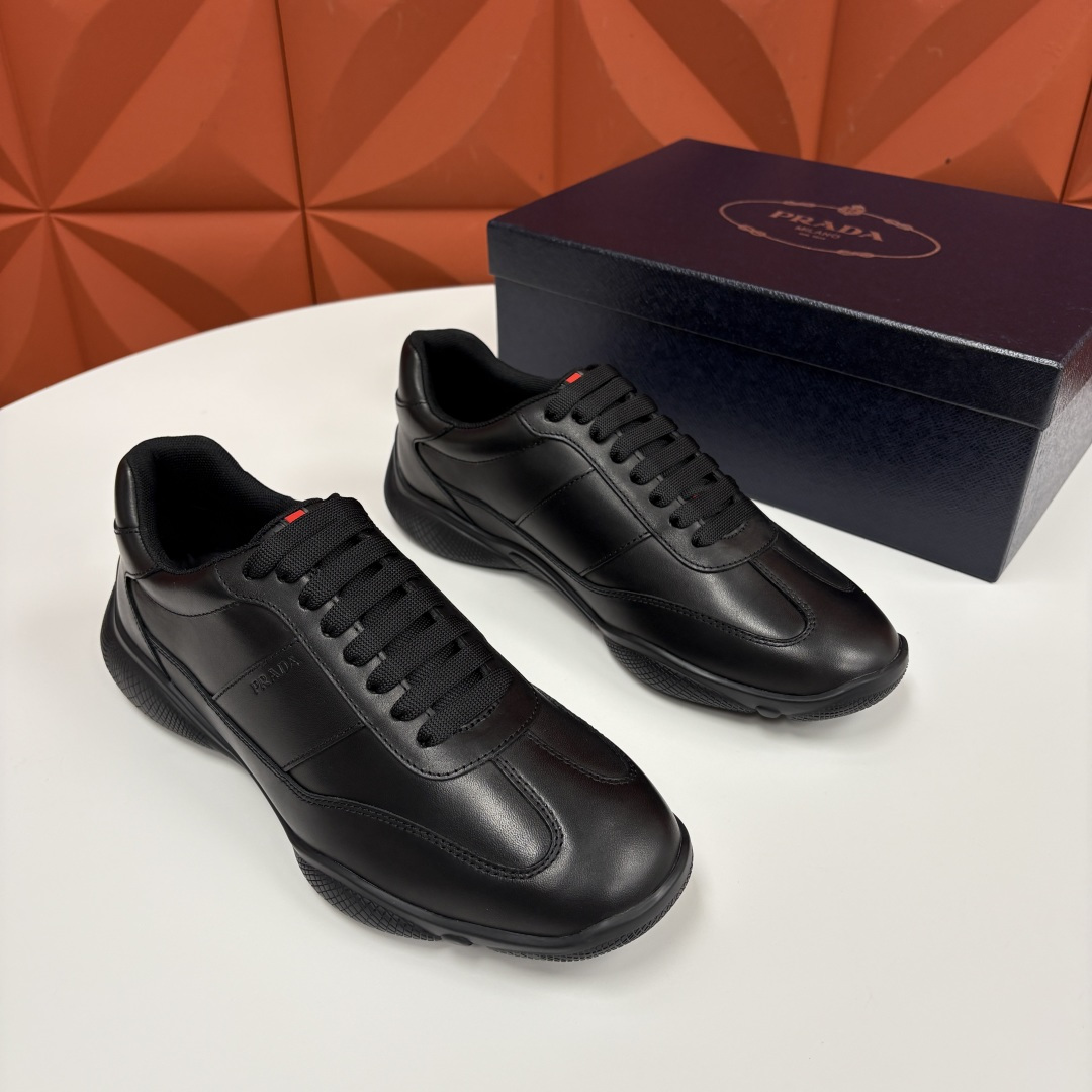 💋💍P 家新品 Prad* 普拉-达 秋季新款男士小牛皮运动鞋出货！ 莞产猛货。当意大利奢侈品牌的精工技