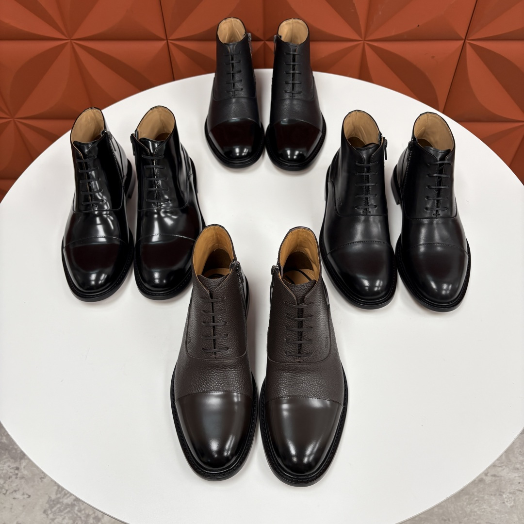 💋💍CD家新品 Dio*r 迪-奥 男士拼接短靴 中帮皮靴 它将质感、设计与实用性融为一体：作为品牌高端