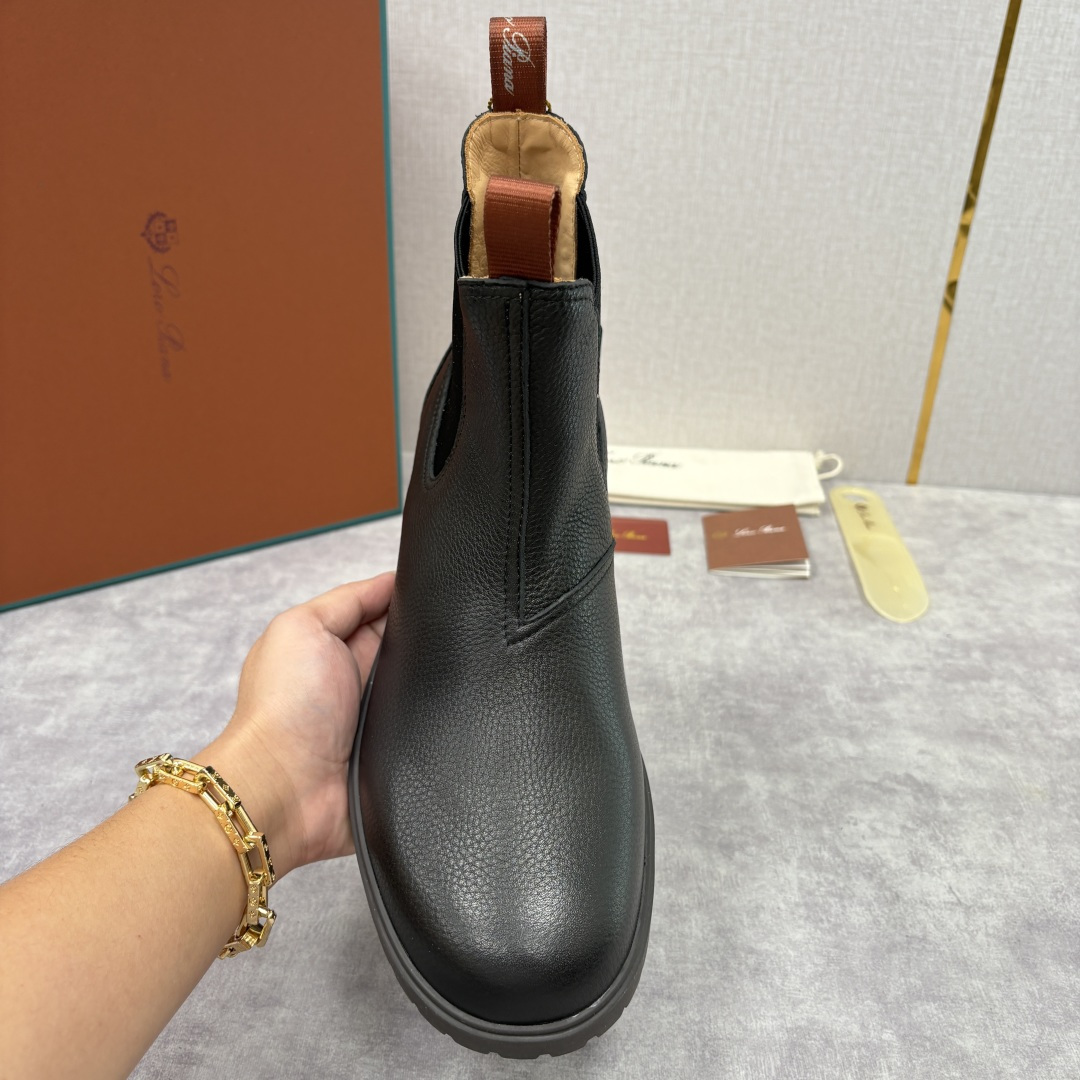 💋💍LP家 新品皮靴 Loro Pian* 诺悠*翩雅 切尔西男靴 把顶奢面料与实用设计揉进经典靴型里，