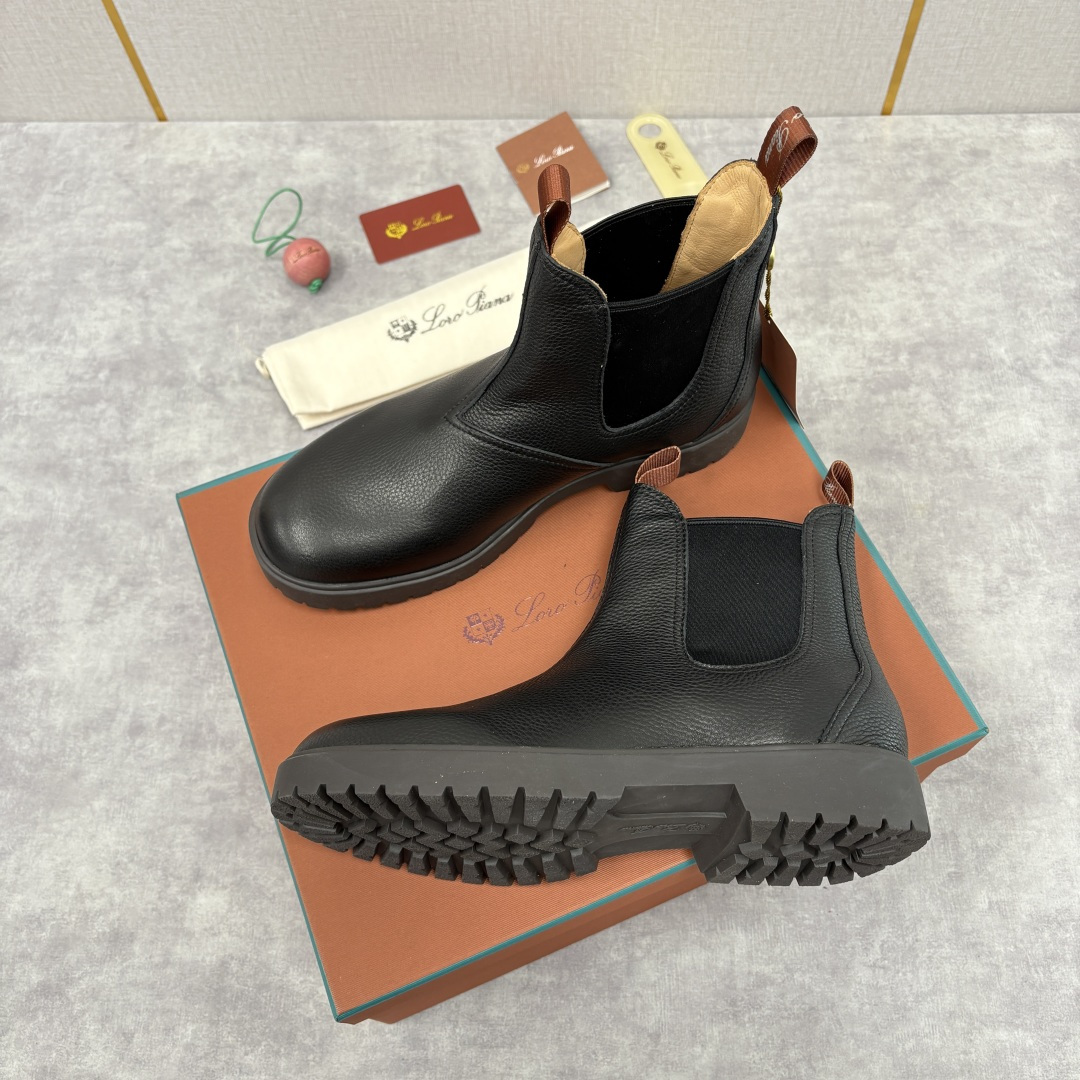 💋💍LP家 新品皮靴 Loro Pian* 诺悠*翩雅 切尔西男靴 把顶奢面料与实用设计揉进经典靴型里，